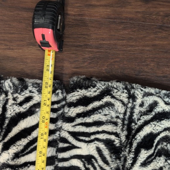 Alice + Olivia Black and White Faux Fur Jacket - Picture 6 of 6